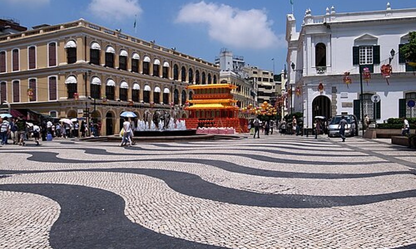 议事亭前地_-_panoramio.jpg